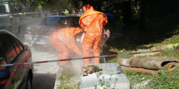 У Тернополі чоловік забарикадувався в квартирі та погрожував поліцейським зброєю