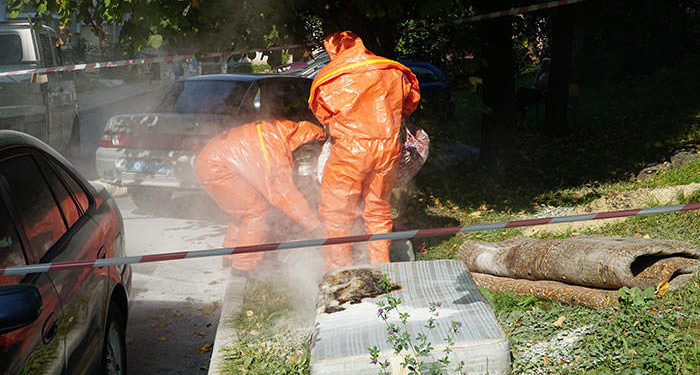 У Тернополі чоловік забарикадувався в квартирі та погрожував поліцейським зброєю