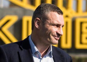 Київський міський голова відзначив почесною грамотою тернопільський благодійний фонд “Хвилі змін”