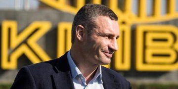 Київський міський голова відзначив почесною грамотою тернопільський благодійний фонд “Хвилі змін”