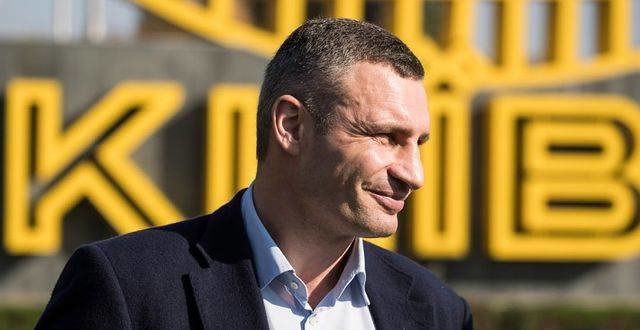 Київський міський голова відзначив почесною грамотою тернопільський благодійний фонд “Хвилі змін”