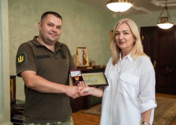 Ректор та голова вченої ради ЗУНУ отримали відзнаки від міністра оборони України