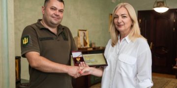 Ректор та голова вченої ради ЗУНУ отримали відзнаки від міністра оборони України