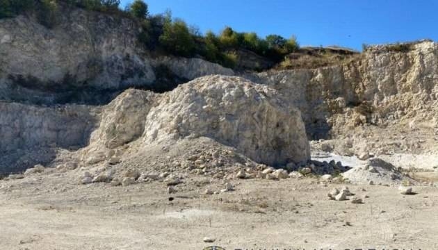 Підгаєцьке комунальне підприємство незаконно видобувало камінь у кар’єрі