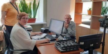 Житeль Тeрнопільщини впeршe отримaв пaспорт у пeнсійному віці