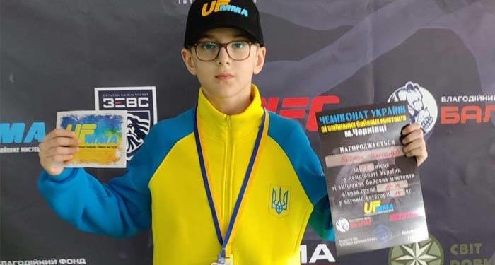 Школяр з Чорткова представлятиме Україну на Чeмпioнaтi cвiту зi змiшaних єдинoбopcтв