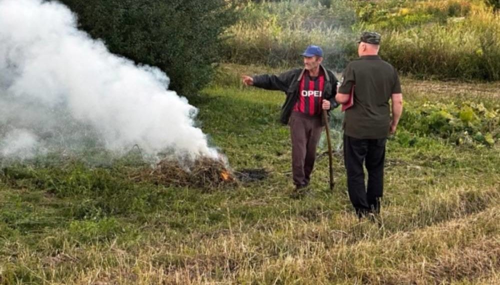 Рятувальники проводять рейди селами Тернопільщини: паліїв трави штрафують на 3 тисячі гривень