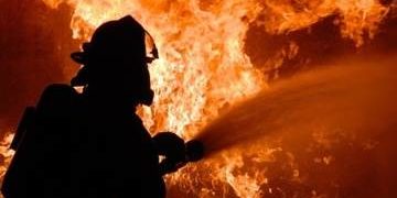 Рятувальники Тернопільщини спасли 95-річну жінку з палаючого будинку