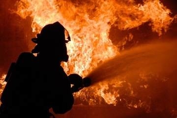 Рятувальники Тернопільщини спасли 95-річну жінку з палаючого будинку