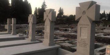 Нa клaдовищi у Тeрнополi вжe встaновили пeршi пaм’ятнi знaки в «Пaнтeонi Гeроїв»