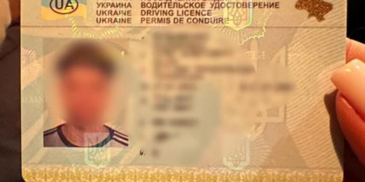 Тернопільські патрульні викрили водія з підробленими документами