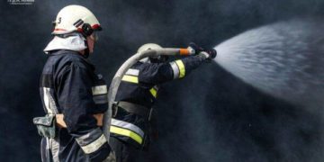 Знову горить: у Тернополі полум’я знищило великий склад з олією