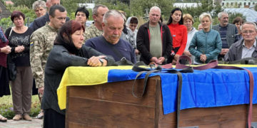 На Тернопільщині матір поховала двох синів, які загинули захищаючи країну