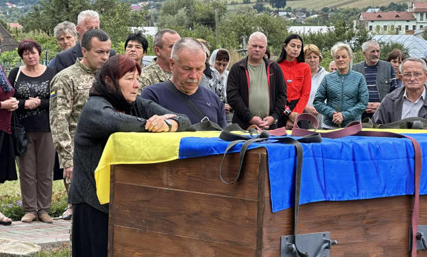 На Тернопільщині матір поховала двох синів, які загинули захищаючи країну