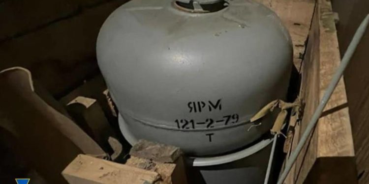 СБУ виявила ще два схрони зі зброєю рашистів у Херсоні та на Дніпропетровщині