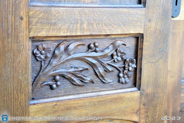 У місті на Тернопільщині почали реставрувати старовинні двері