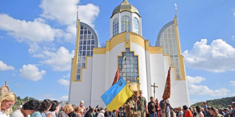 Навіки повертається додому: в громаді на Тернопільщині поховають військового Володимира Цепенду