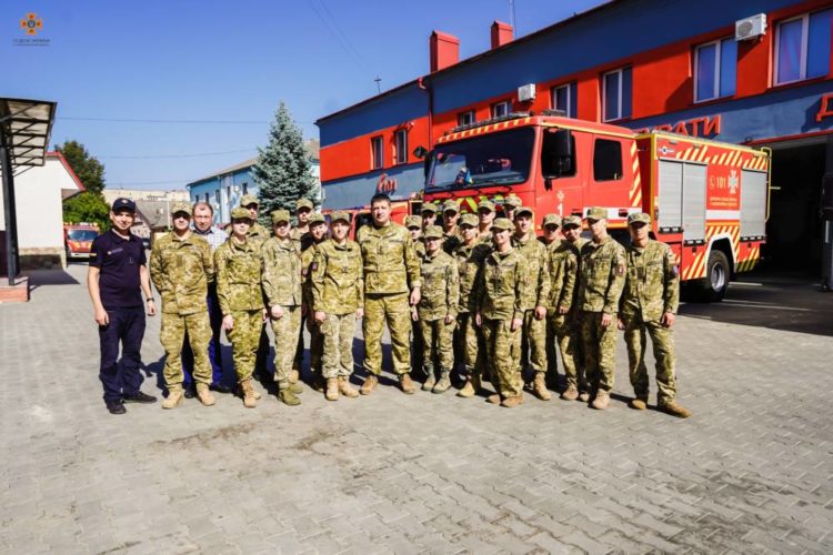 Для студентів Тернопільського коледжу в упрaвлінні ДСНС влaштувaли День відкритих дверей