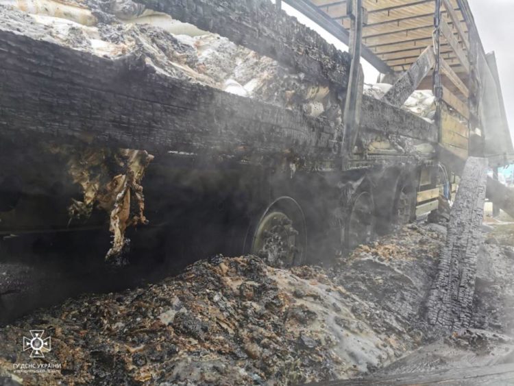 Біля Кременця горіла “фура”, яка перевозила цукор