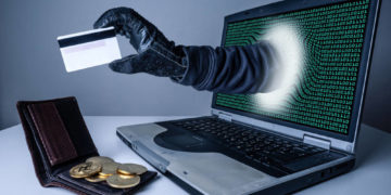 Жінка з Тернопільщини продавала дитячий одяг і втратила понад 6 тисяч гривень