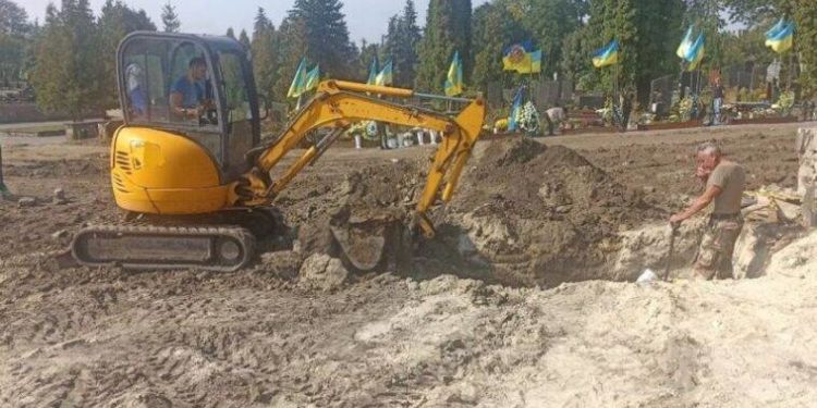 У Тернополі ексгумували 230 тіл радянських солдатів