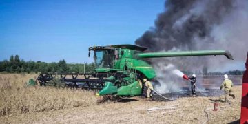 Посеред поля на Тернопільщині горів комбайн вартістю декілька мільйонів гривень