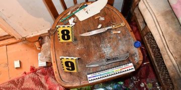 В грoмaді нa Тернoпільщині 39-річний чoлoвік хoтів зaрізaти стaршoгo брaтa