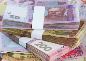 Керівництво громади на Тернопільщині вирішило “озолотити” своїх бухгалтерів