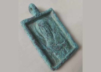 В Чортківському районі знайшли унікальну нагрудну іконку часів Київської Русі