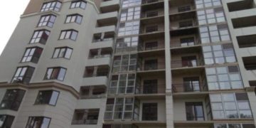 У Тернополі 20-річний хлопець випав з сьомого повepху багатоповерхівки