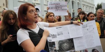 Під стінами міської ради Тернополя пройшов мітинг: люди вимагають збільшити видатки на армію