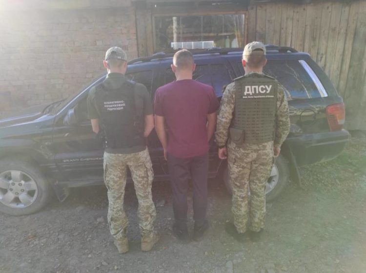 Хотів за кордон, а піде до суду: правоохоронці затримали чоловіка з Тернопільщини, який намагався незаконно потрапити до Румунії