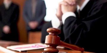 Суд покарав пенсіонерку з Тернопільщини, яка побила палицею сусідку