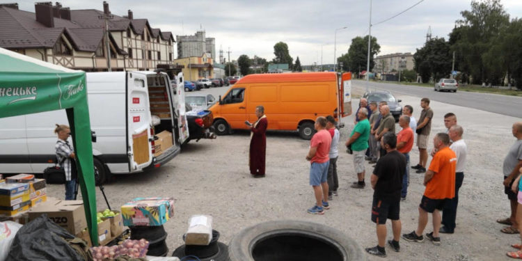 «Українська команда» разом з волонтерами центру «Ольвія» відправили автомобіль та продукти на передову