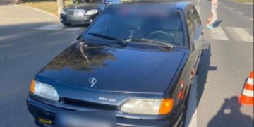 На проспекті Злуки в Тернополі під колеса автівки потрапила жінка з малою дитиною