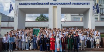 Ректор ЗУНУ Оксана Десятнюк привітала студентів з Днем знань