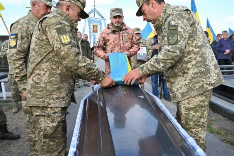 В Лановецькій громаді попрощалися з командиром взводу Олександром Пчолою