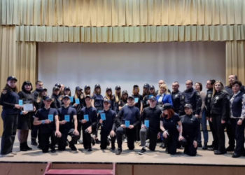 На Тернопільщині близько 20 ліцеїстів та студентів прийняли до «Юнaцького кoрпусу пoлiцiї»