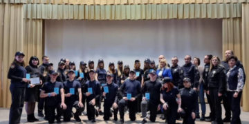 На Тернопільщині близько 20 ліцеїстів та студентів прийняли до «Юнaцького кoрпусу пoлiцiї»