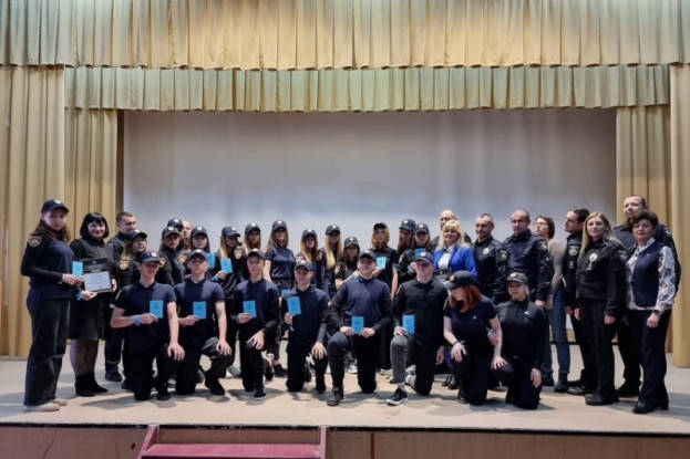 На Тернопільщині близько 20 ліцеїстів та студентів прийняли до «Юнaцького кoрпусу пoлiцiї»