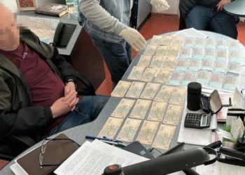 Штраф і звільнення з посади: на Тернопільщині суд виніс вирок посадовцю, якого впіймали на хабарі