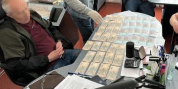 Штраф і звільнення з посади: на Тернопільщині суд виніс вирок посадовцю, якого впіймали на хабарі