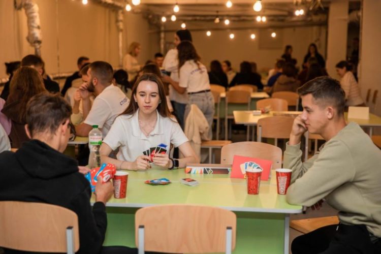 Відпочити від навчання та поспілкуватися з друзями: у ЗУНУ провели вечір настільних ігор