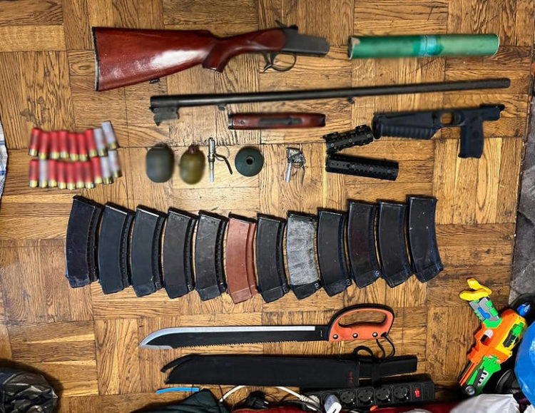 Поліція Києва затримала жінку з Тернопільщини, яка нелегально продавала боєприпаси