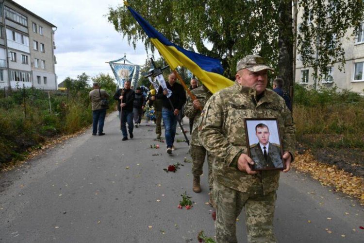 В Лановецькій громаді попрощалися з командиром взводу Олександром Пчолою