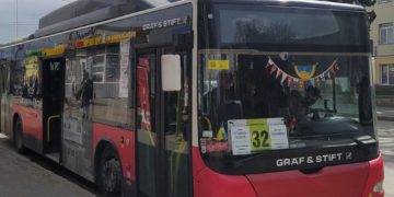 Відсьогодні у Тернополі збільшать кількість громадського транспорту, який курсує до кладовищ