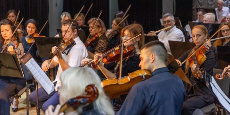 «У великiй вiйнi немає дрiбних вчинкiв», – у Тернополі відбувся благодійний аукціон на підтримку 105 бригади ТрО