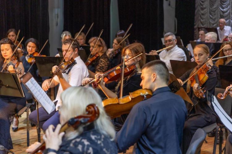 «У великiй вiйнi немає дрiбних вчинкiв», – у Тернополі відбувся благодійний аукціон на підтримку 105 бригади ТрО