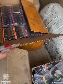 Патрульні Тернопільщини зупинили автівку в якій виявили незаконні підакцизні товари на суму понад півтора мільйона гривень