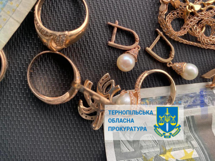 Злодії із сусідньої області вкрали сейф з будинку у Заліщиках